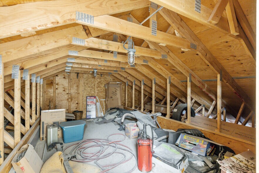 More Photos Of 702 Short St, Decorah Office For Sale