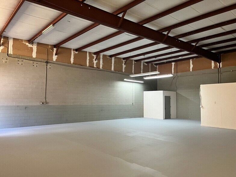More Photos Of 2829 Badger Rd, Lakeland Warehouse For Lease