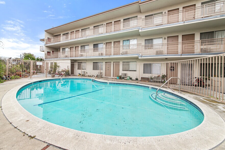 More Photos Of 571 Fairview Ave, Los Angeles Apartments For Sale