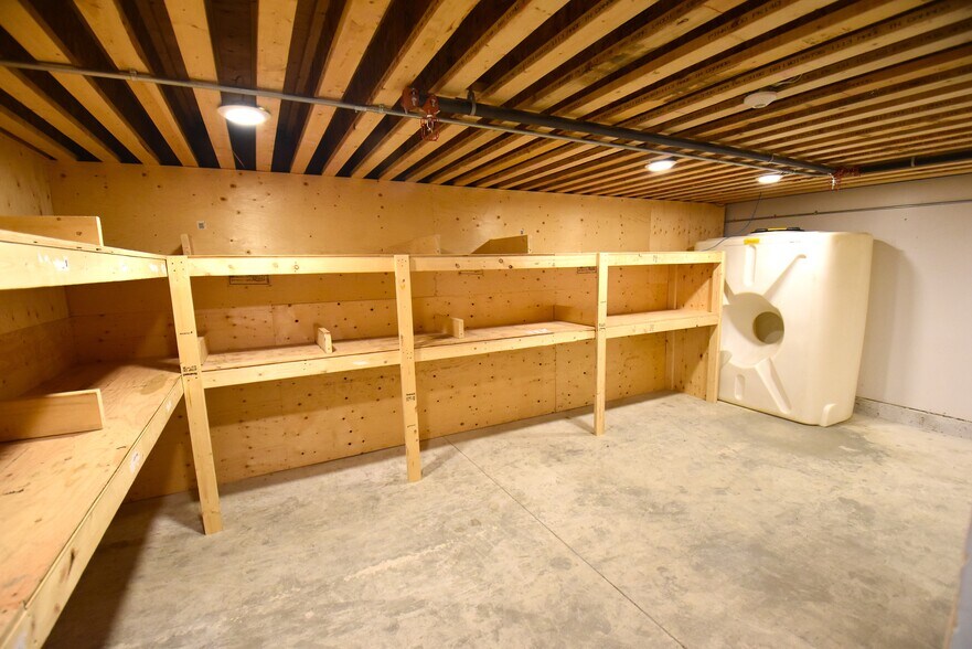 More Photos Of 9903 209 St NW, Edmonton Warehouse For Sale