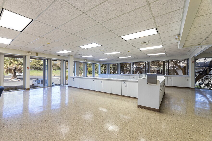 More Photos Of 7434 Louis Pasteur Dr, San Antonio Medical For Lease