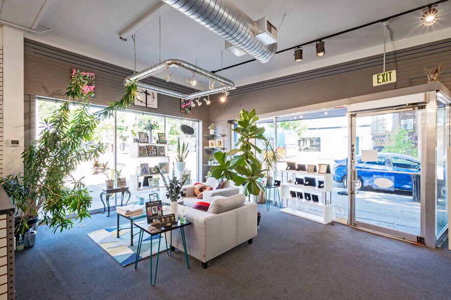 More Photos Of 305 NE 45th St, Seattle Storefront For Sale