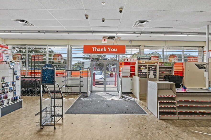 More Photos Of 1945 Kings Rd, Jacksonville Freestanding For Lease