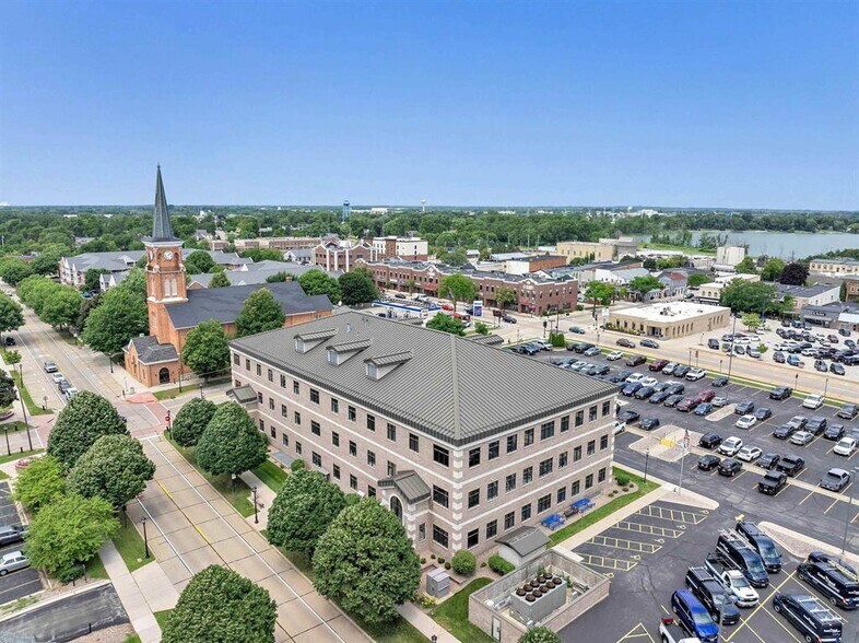 More Photos Of 325 Reid St, De Pere Office For Sale