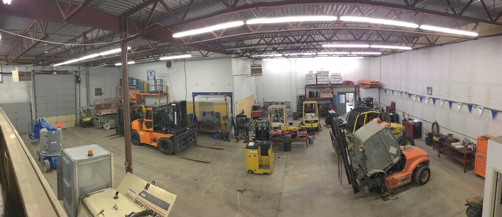 More Photos Of 8010 SE 40 St, Calgary Warehouse For Lease