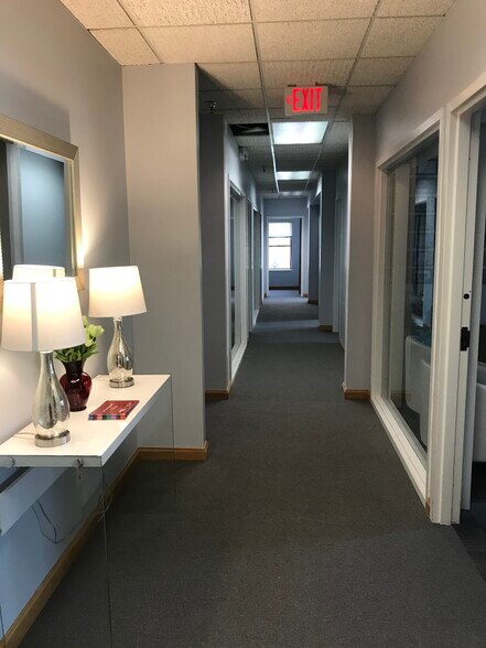 More Photos Of 100 2nd Ave N, Saint Petersburg Office For Lease