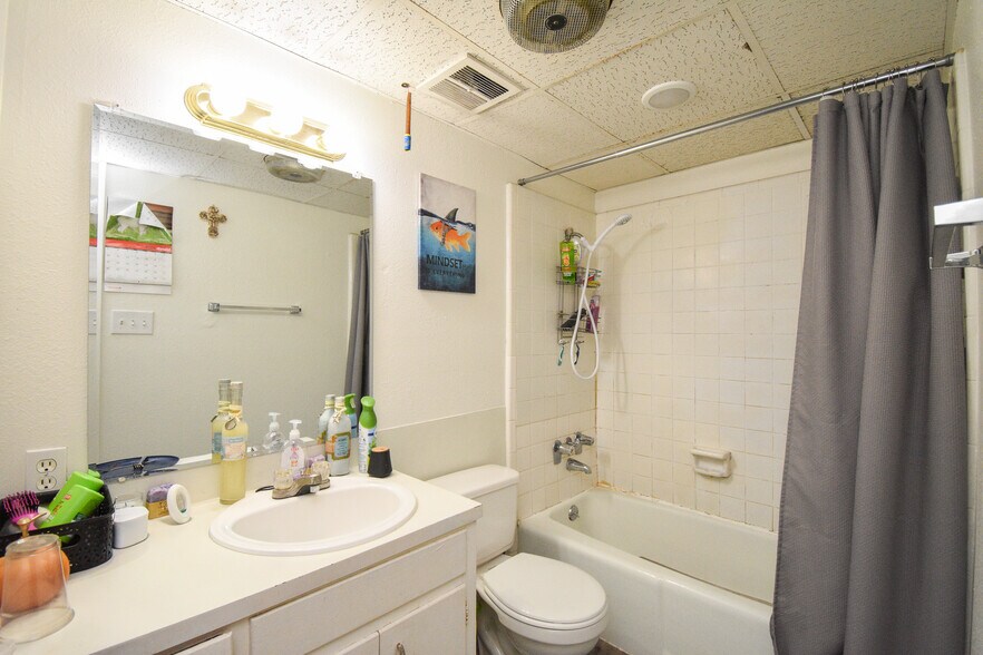 More Photos Of 1805 Rosemary Ave, Victoria Apartments For Sale