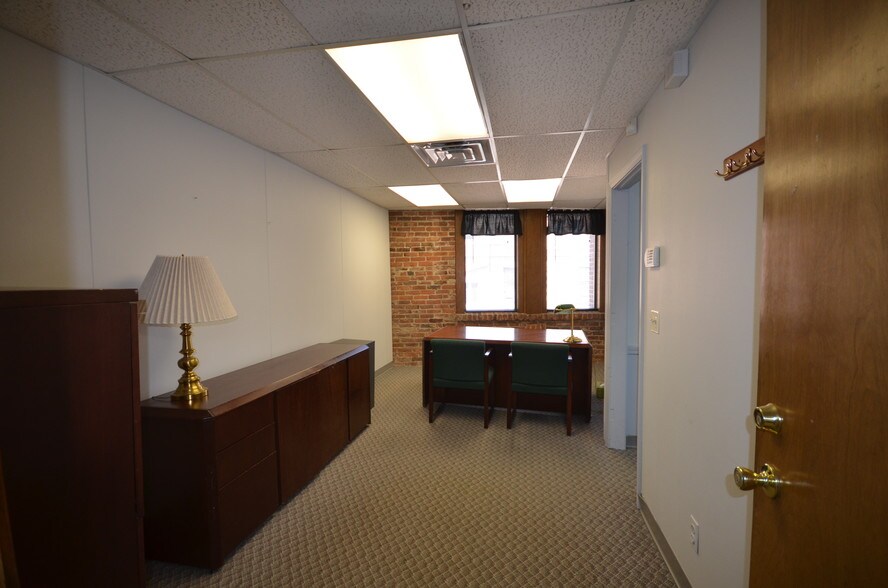 More Photos Of 20 Maple St, Springfield Office For Sale