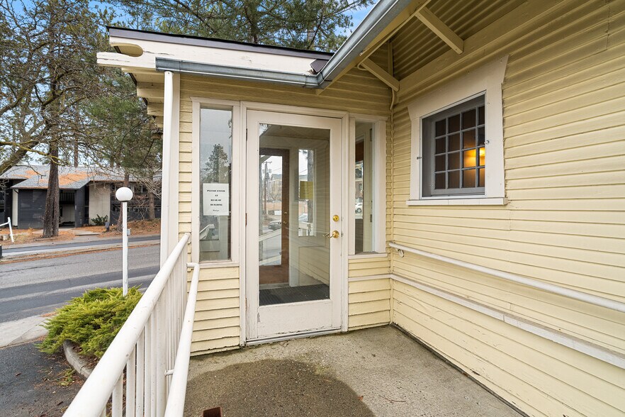 More Photos Of 2814 S Grand Blvd, Spokane Office For Lease