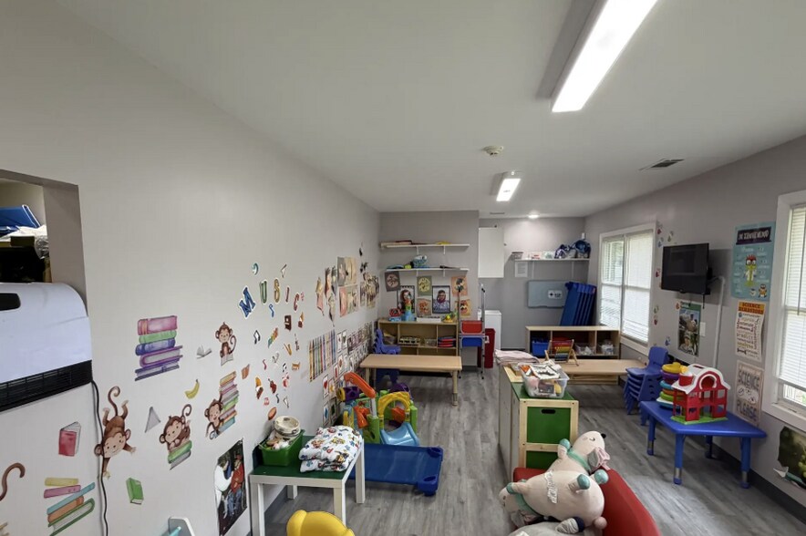 More Photos Of 2561 Jerome Rd, Atlanta Daycare Center For Sale