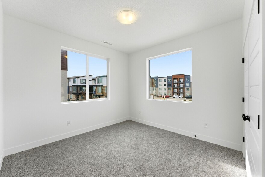 More Photos Of 132-144 E Chambord Ct, Sandy Apartments For Sale