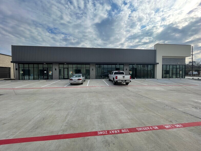 More Photos Of 4215 S Main St, Stafford Showroom For Sale