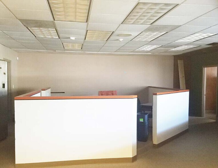 More Photos Of 249 S Indiana Ave, Vista Bank For Lease