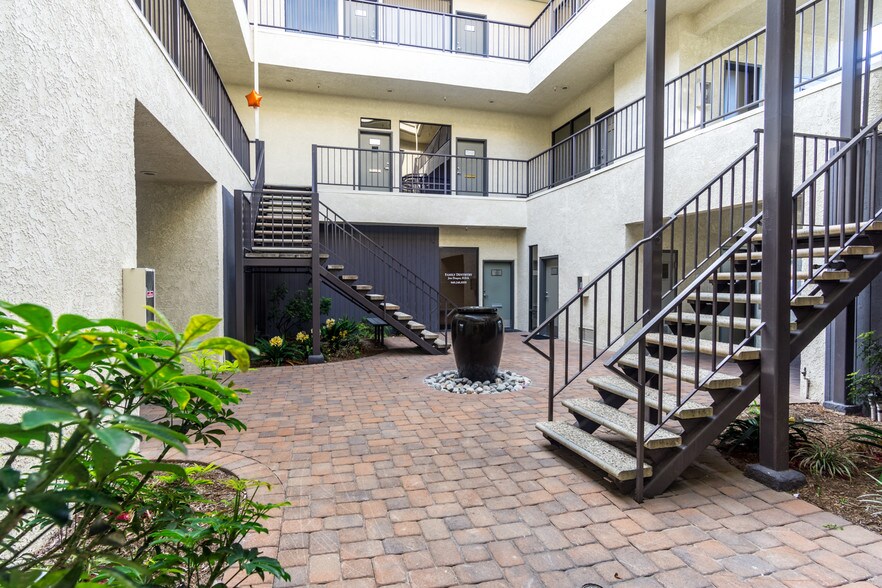 More Photos Of 629 Camino de los Mares, San Clemente Office For Sale