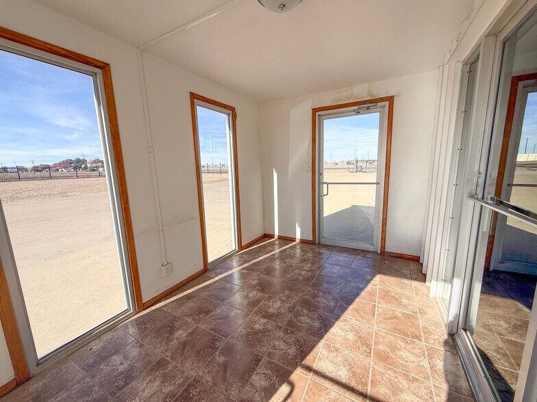 More Photos Of 11730 Highway 152, Pampa Warehouse For Sale