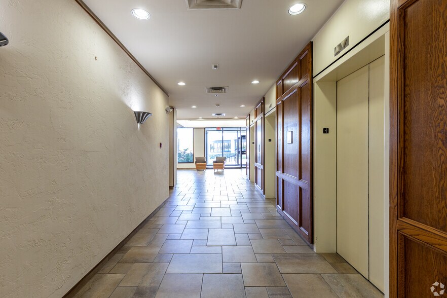 More Photos Of 4005 NW Expressway, Oklahoma City Unknown For Lease