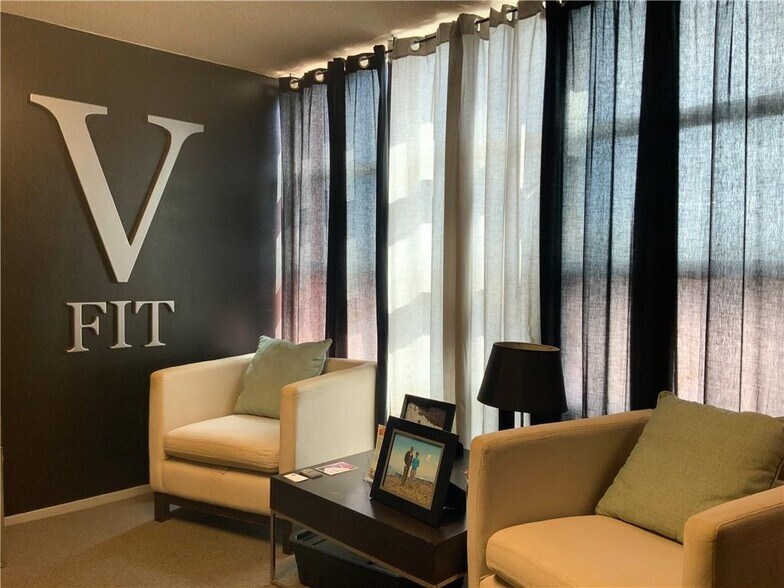 More Photos Of 2001 S Staples St, Corpus Christi Office For Sale