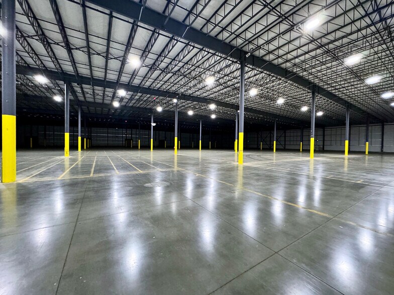 More Photos Of 319 E South Hill Rd, Sunnyside Warehouse For Lease