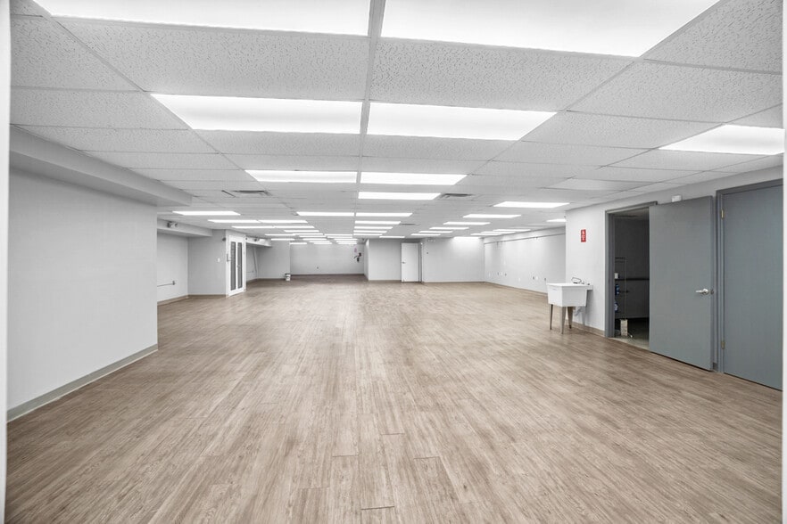 More Photos Of 8200-8358 NW 30th Ter, Doral Warehouse For Lease