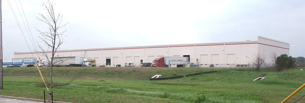 More Photos Of 33 Cypress Blvd, Round Rock Warehouse For Lease