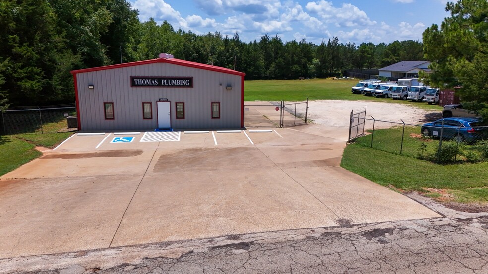 Primary Photo Of 1800 E Murchison St, Palestine Light Manufacturing For Sale