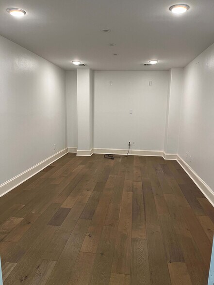 More Photos Of 1715 Northpark Dr, Kingwood Storefront For Lease