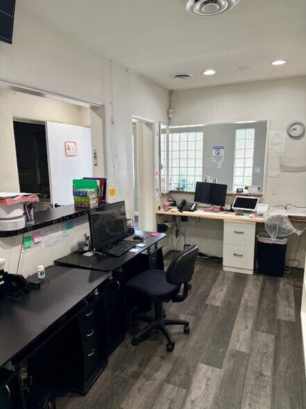 More Photos Of 10730 Riverside Dr, Toluca Lake Medical For Sale