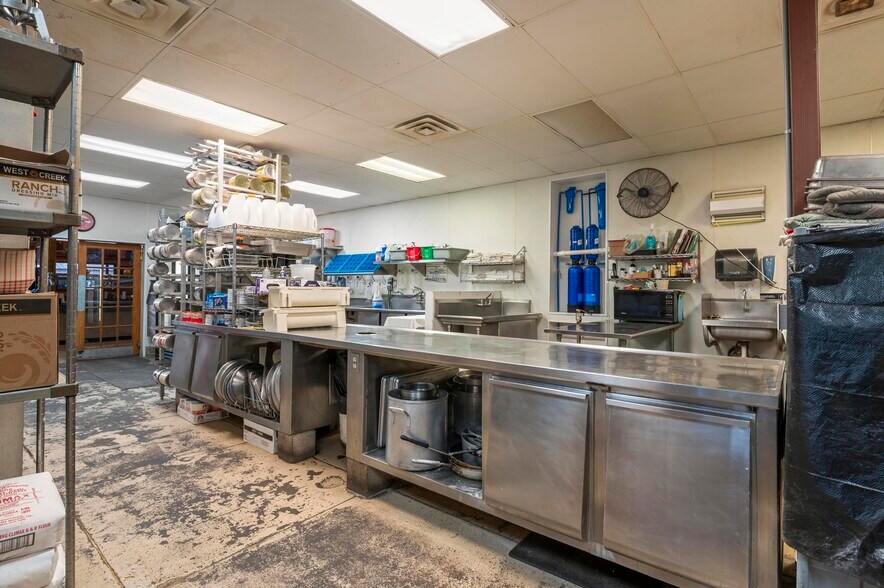 More Photos Of 412-414 Main St, Windom Restaurant For Sale