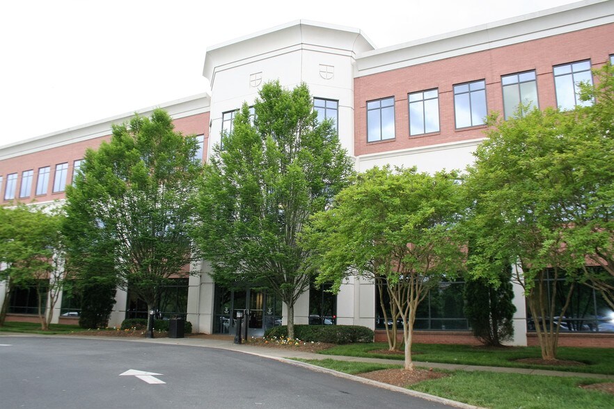 More Photos Of 600 Peter Jefferson Pky, Charlottesville Medical For Sale