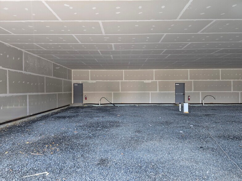 More Photos Of 51 Fallon Ave, Seaford Medical For Lease