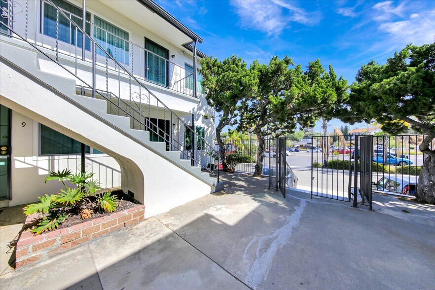 More Photos Of 7025 Boulevard Dr, La Mesa Apartments For Sale