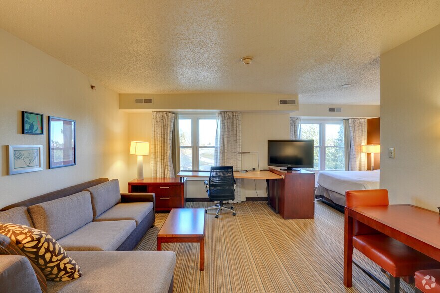 More Photos Of 8018 Delaware Pl, Merrillville Hotel For Sale