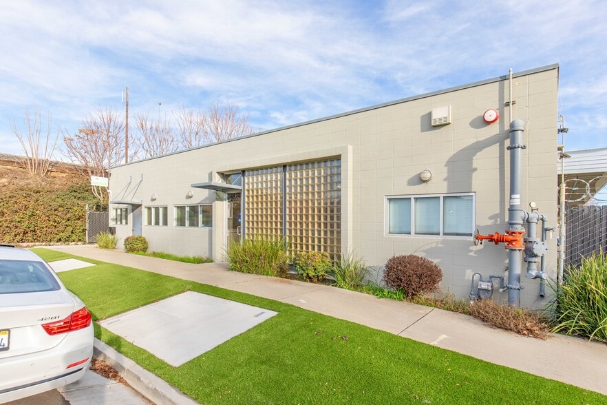 More Photos Of 205 23rd St, Sacramento Flex For Sale