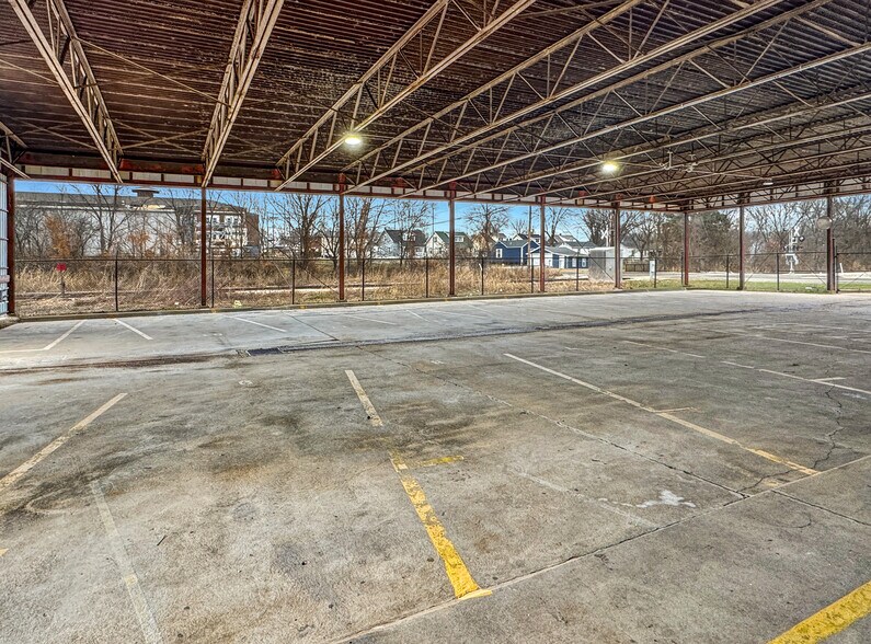 More Photos Of 313 Franklin Ave, Union Light Distribution For Sale
