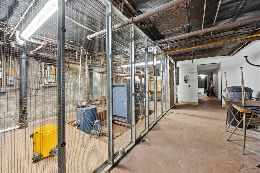 More Photos Of 1533 University Ave W, Saint Paul General Retail For Sale