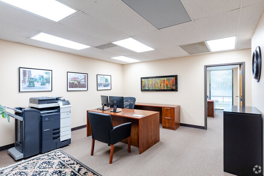 More Photos Of 799 Roosevelt Rd, Glen Ellyn Office For Lease