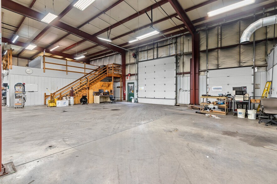 More Photos Of 3300 Commodity Ln, Green Bay Manufacturing For Sale