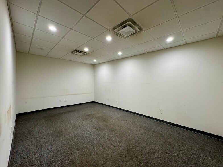 More Photos Of 1320 Lincoln Ave, Holbrook Warehouse For Lease