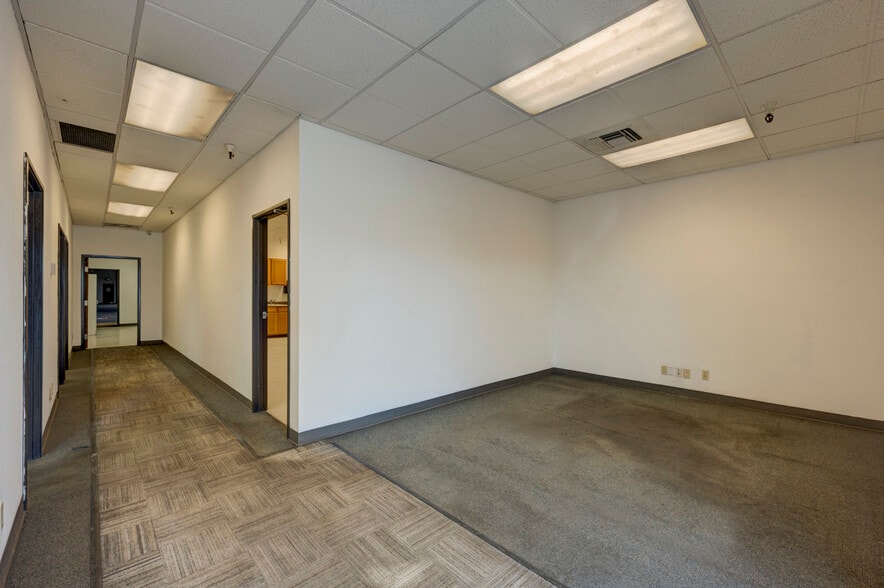 More Photos Of 575-585 Reactor Way, Reno Distribution For Lease