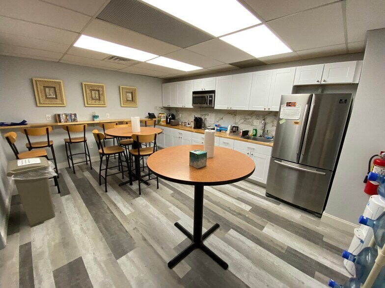 More Photos Of 3290 Airline Blvd, Portsmouth Research And Development For Lease