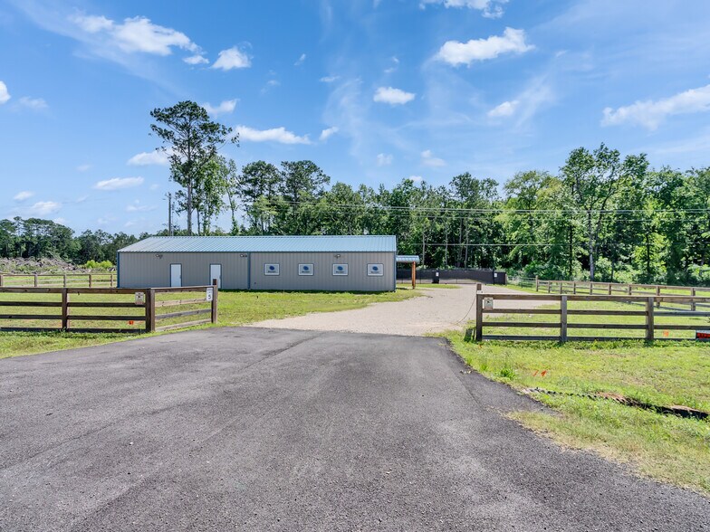 More Photos Of 11395 FM 2432 Rd, Willis Light Manufacturing For Sale