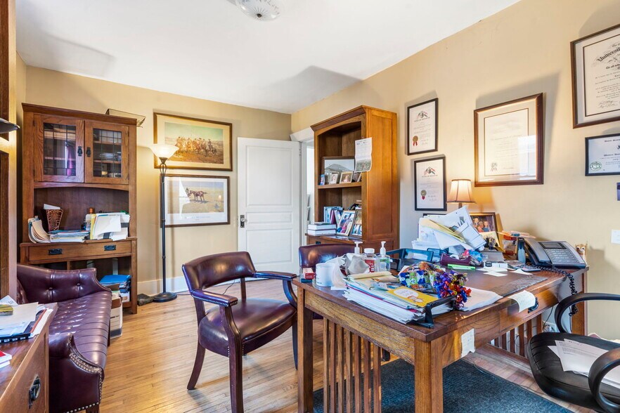 More Photos Of 1658 Saint Louis St, Springfield Office For Lease