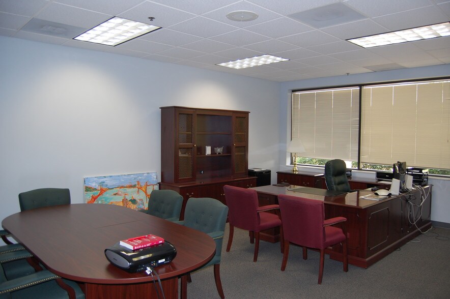 More Photos Of 530 E 22nd St, Lombard Office For Sale