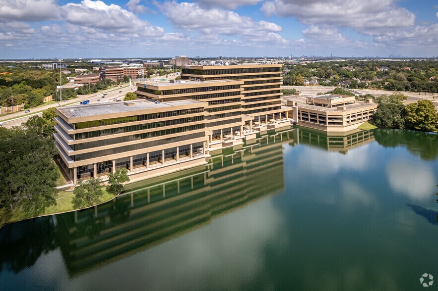 More Photos Of 14141 Southwest Fwy, Sugar Land Office For Lease