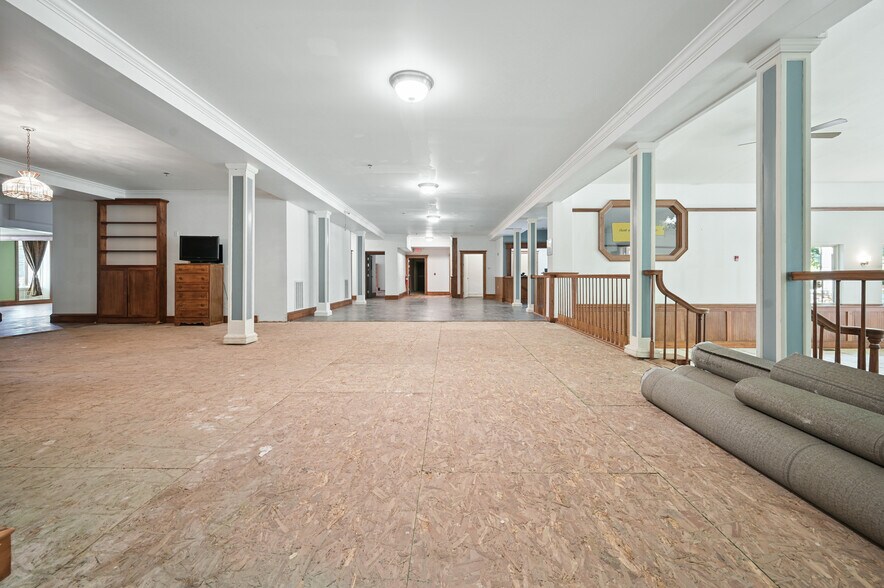 More Photos Of 56 Main St, Stamford Hotel For Sale