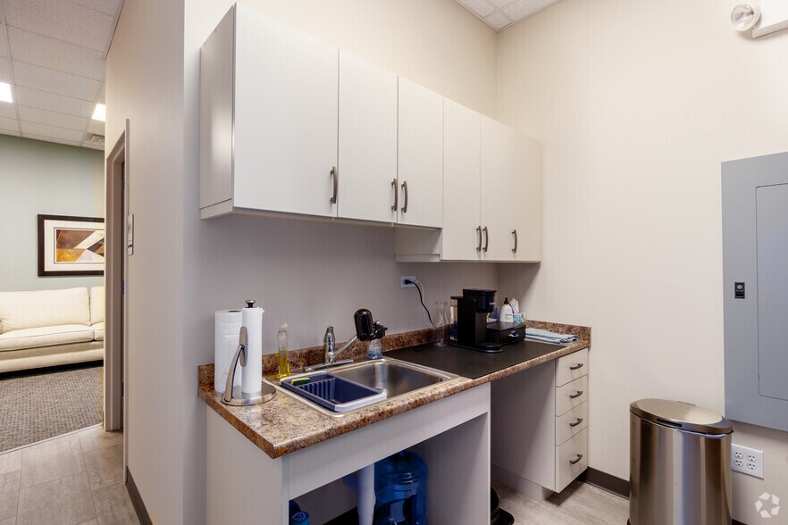 More Photos Of 365 Surryse Rd, Lake Zurich Office For Sale