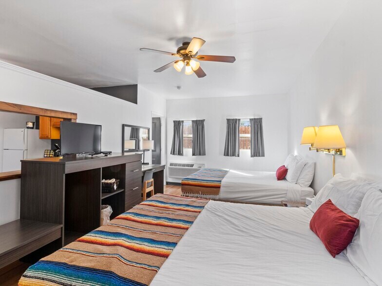 More Photos Of 475 W Main St, Escalante Hotel For Sale