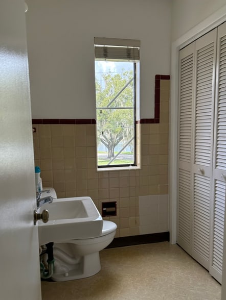 More Photos Of 605 Delaney Ave, Orlando Office For Lease