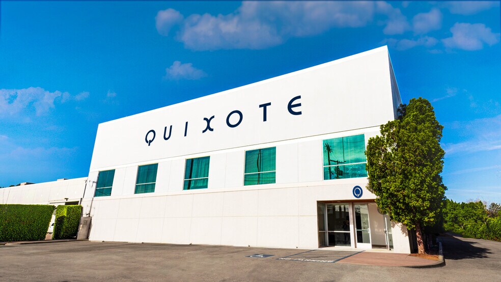 Primary Photo Of 13927 Saticoy St, Panorama City Movie Radio TVStudio For Lease