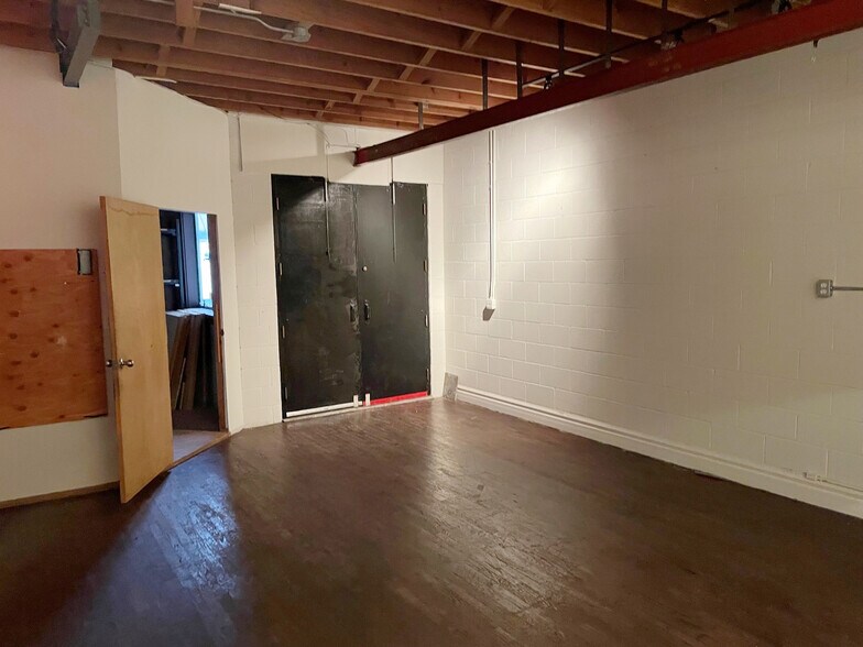 More Photos Of 12 3rd Ave E, Vancouver Warehouse For Lease